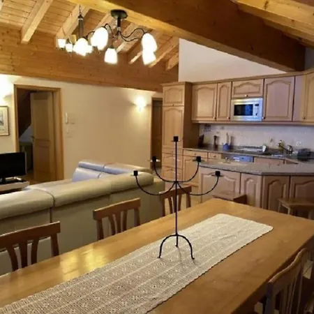 Chateau 43s Attique Apartment *